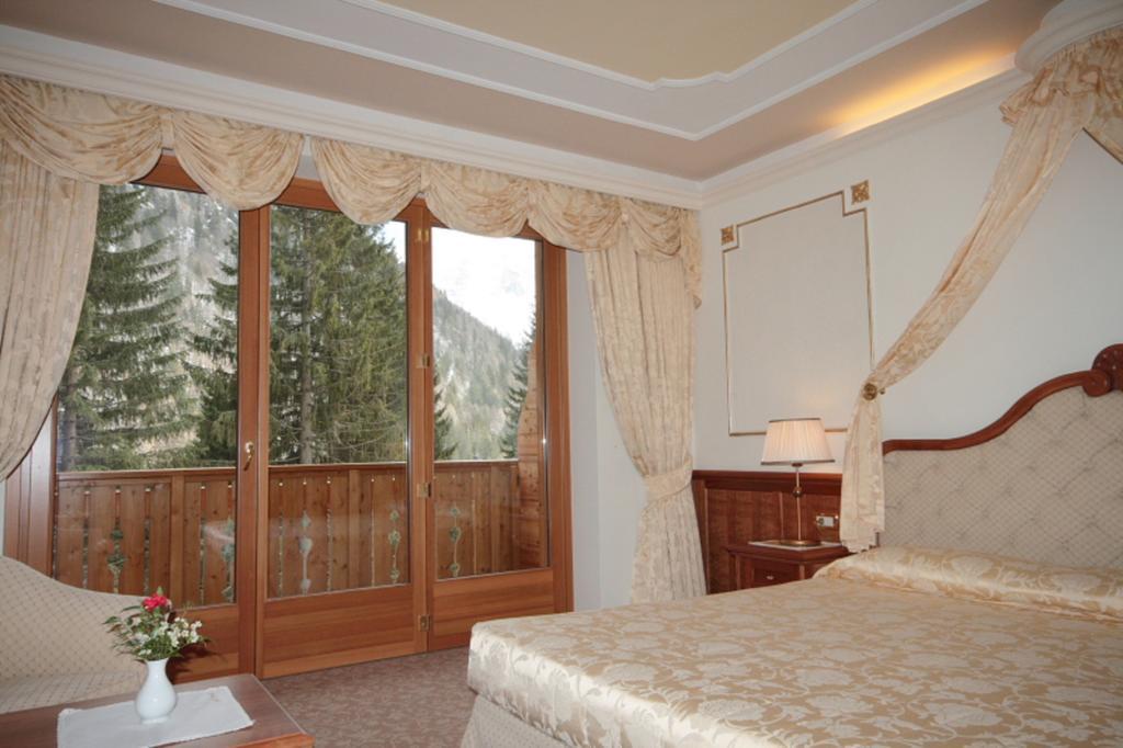 Hotel Lorenzetti Madonna di Campiglio Exterior photo