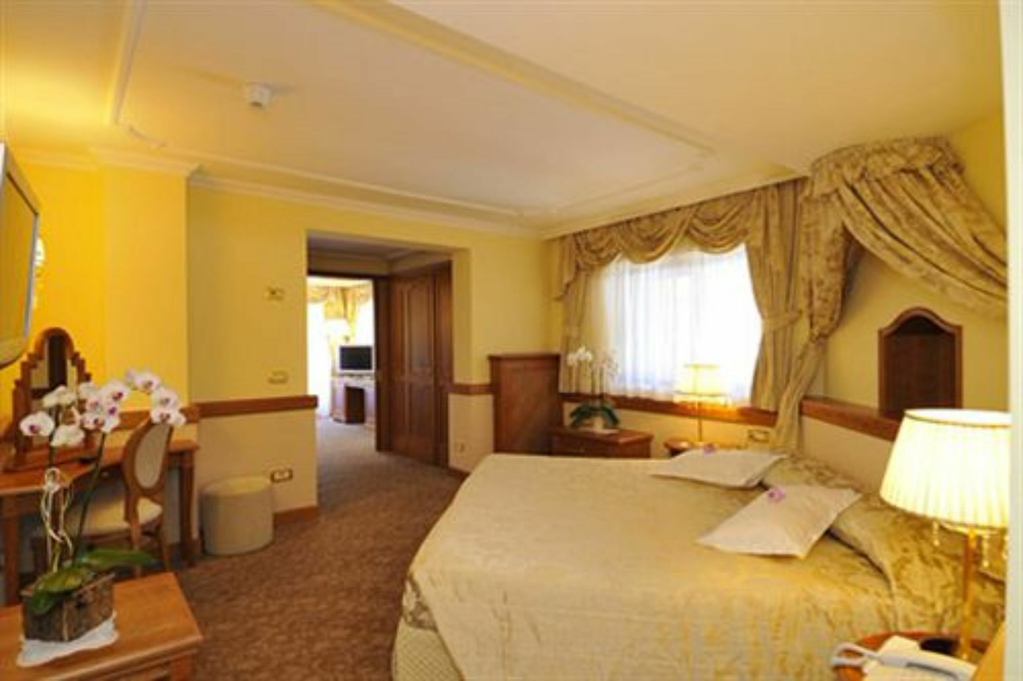Hotel Lorenzetti Madonna di Campiglio Exterior photo