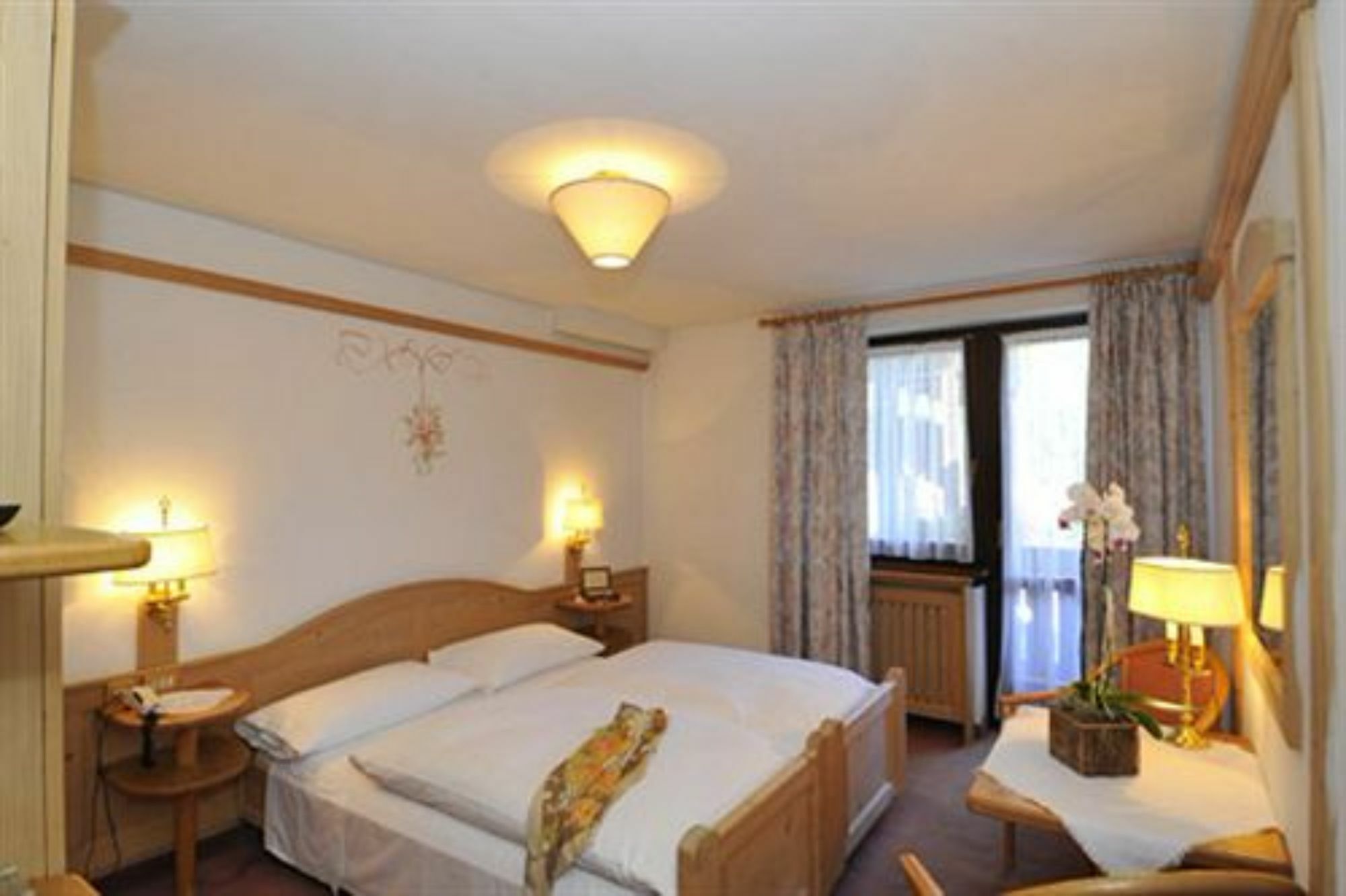 Hotel Lorenzetti Madonna di Campiglio Exterior photo