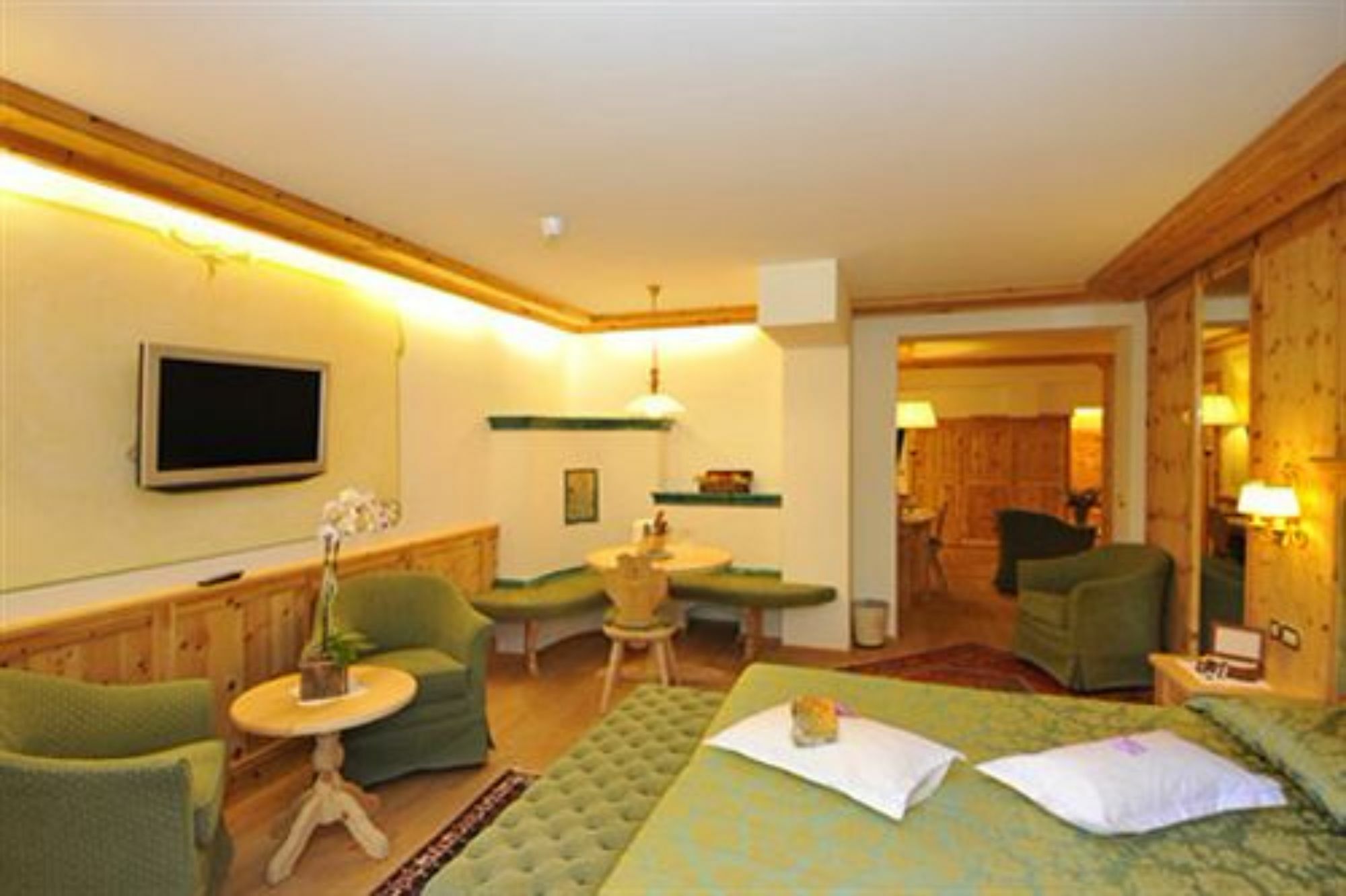 Hotel Lorenzetti Madonna di Campiglio Exterior photo