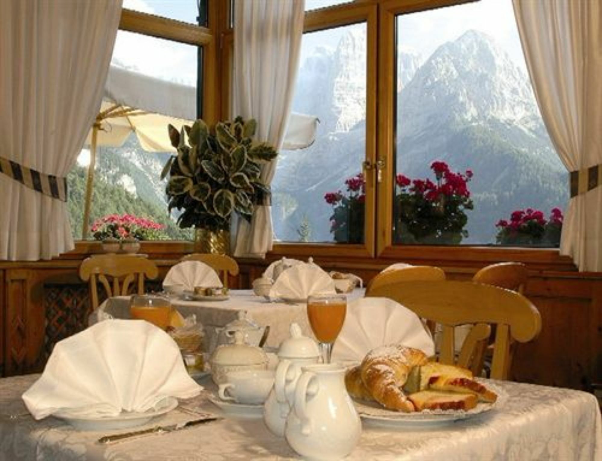 Hotel Lorenzetti Madonna di Campiglio Exterior photo